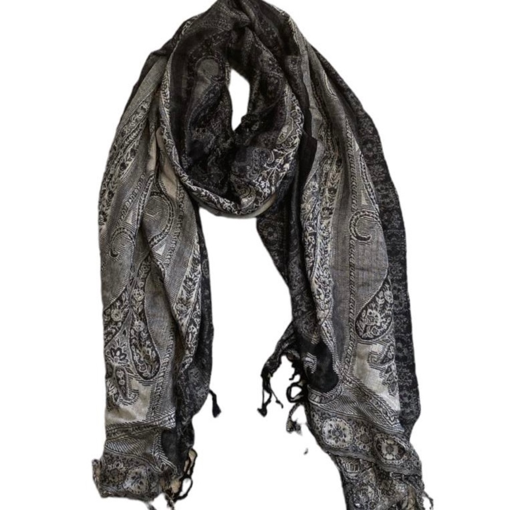 This scarf can be work with any outfit for any occasions